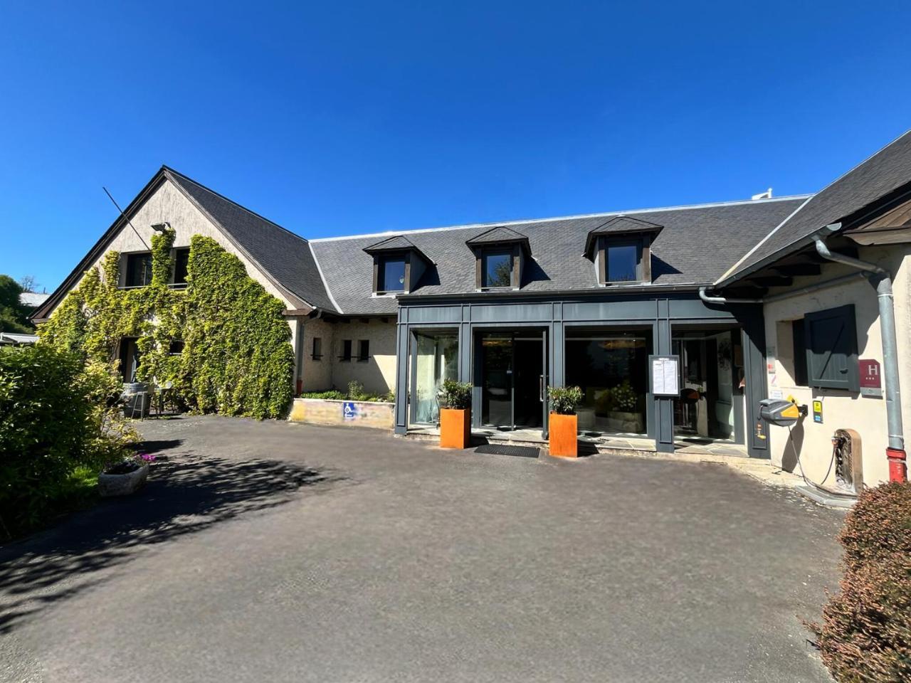 Logis Auberge Du Barrez Mur-de-Barrez Экстерьер фото