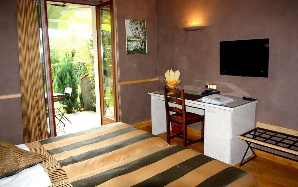 Logis Auberge Du Barrez Mur-de-Barrez Экстерьер фото